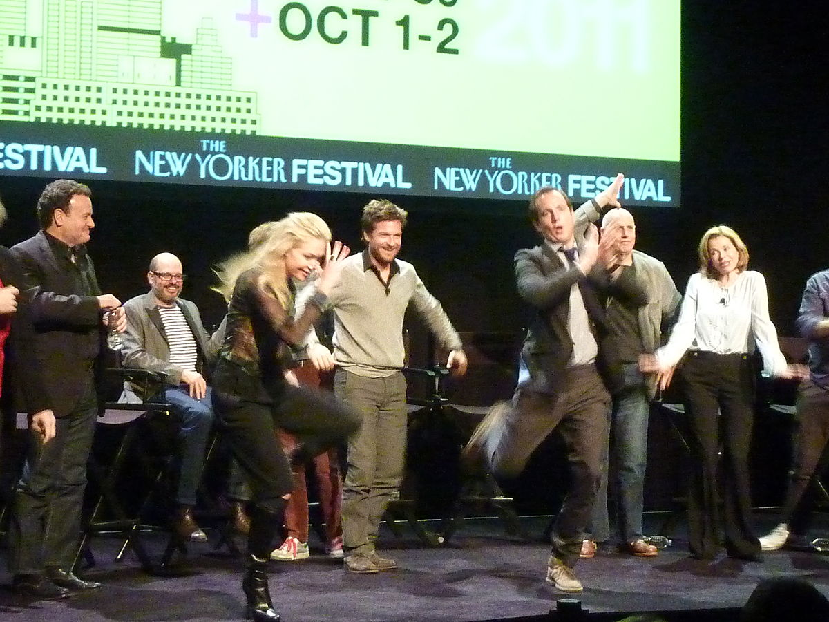 The cast of Arrested Development do the chicken dance.
